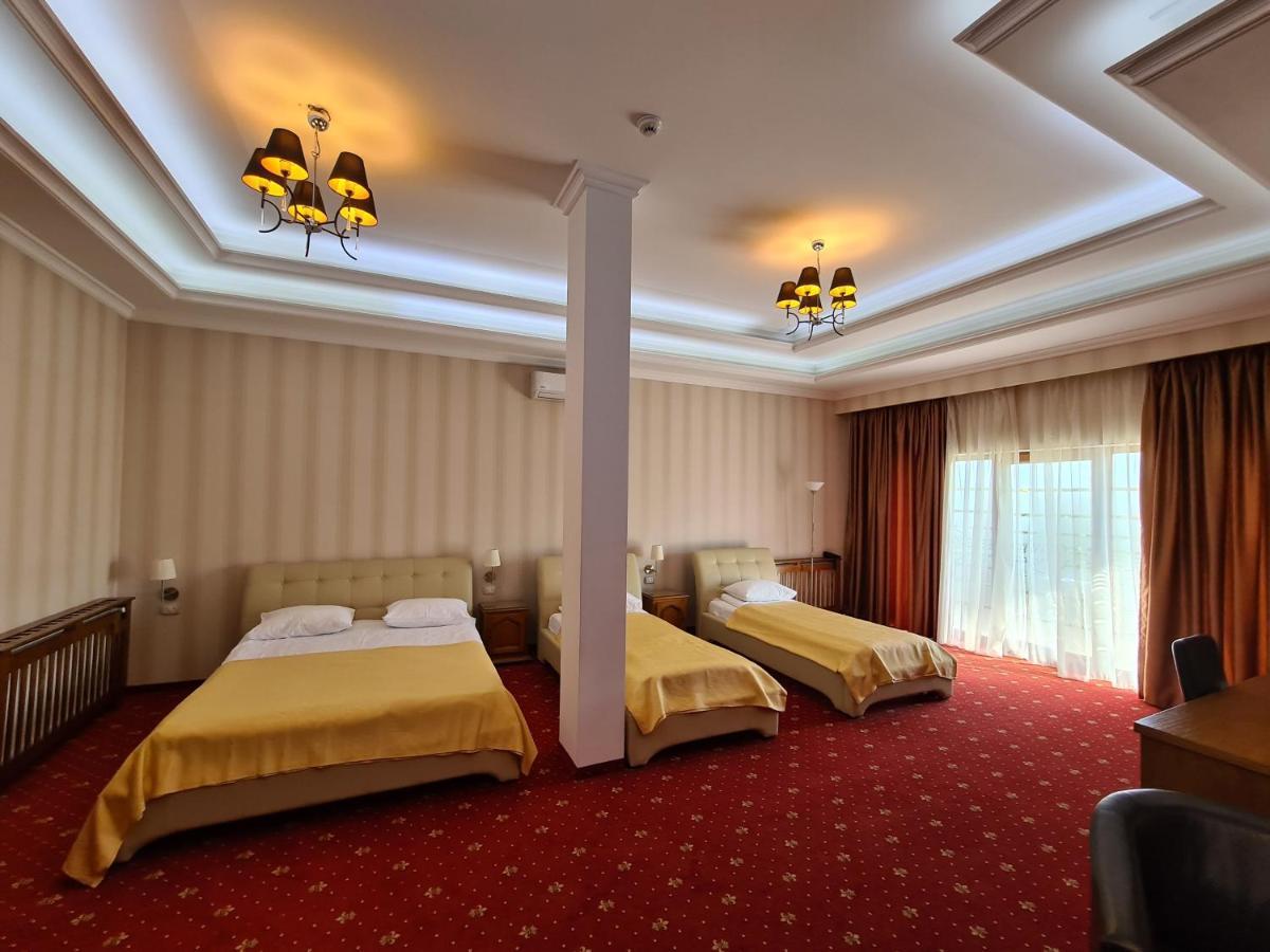 Hotel Bulevard Făgăraş Exterior foto