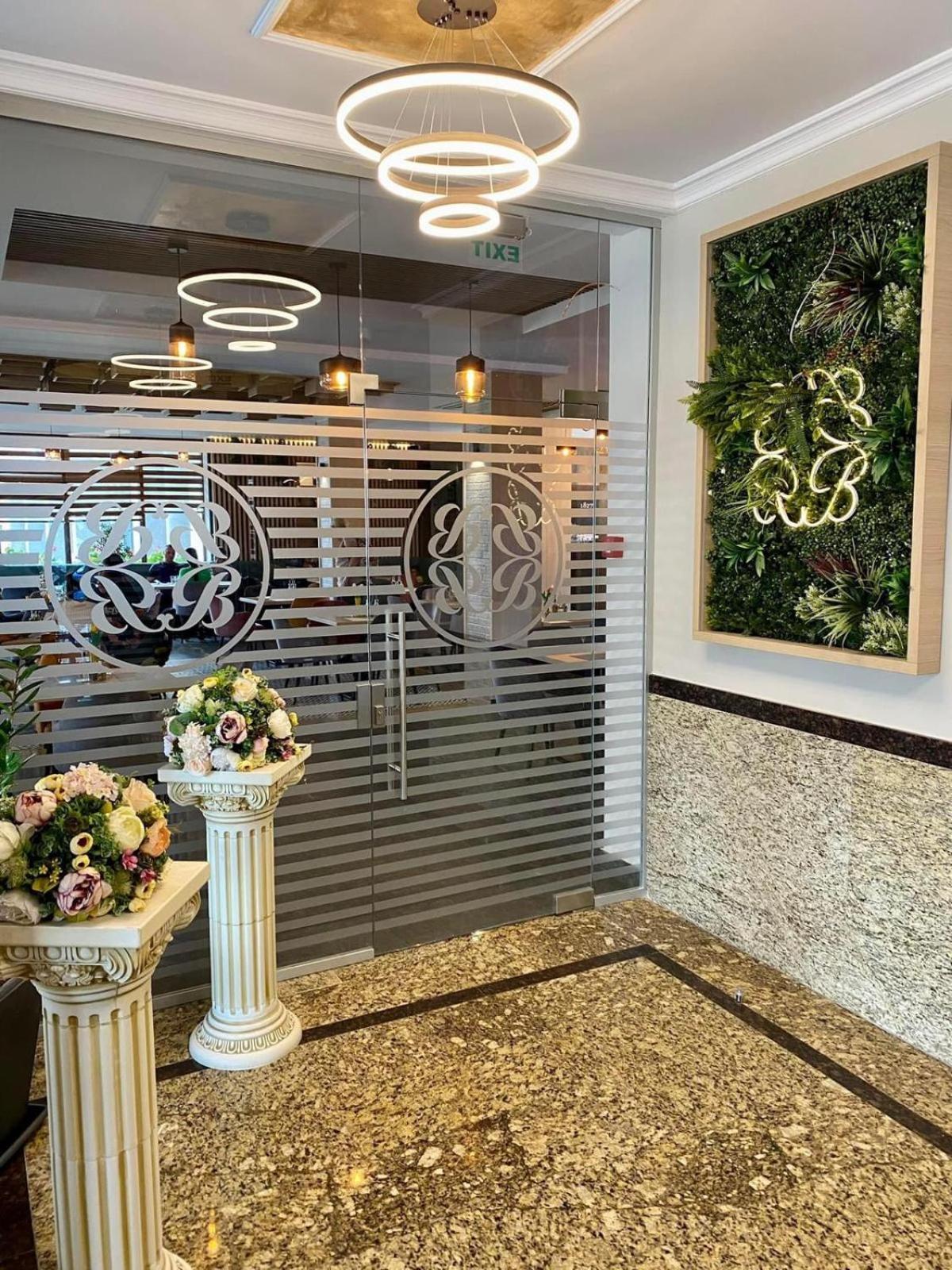 Hotel Bulevard Făgăraş Exterior foto